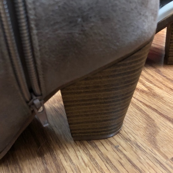 Taupe Fergalicious Heels! - Picture 4 of 7